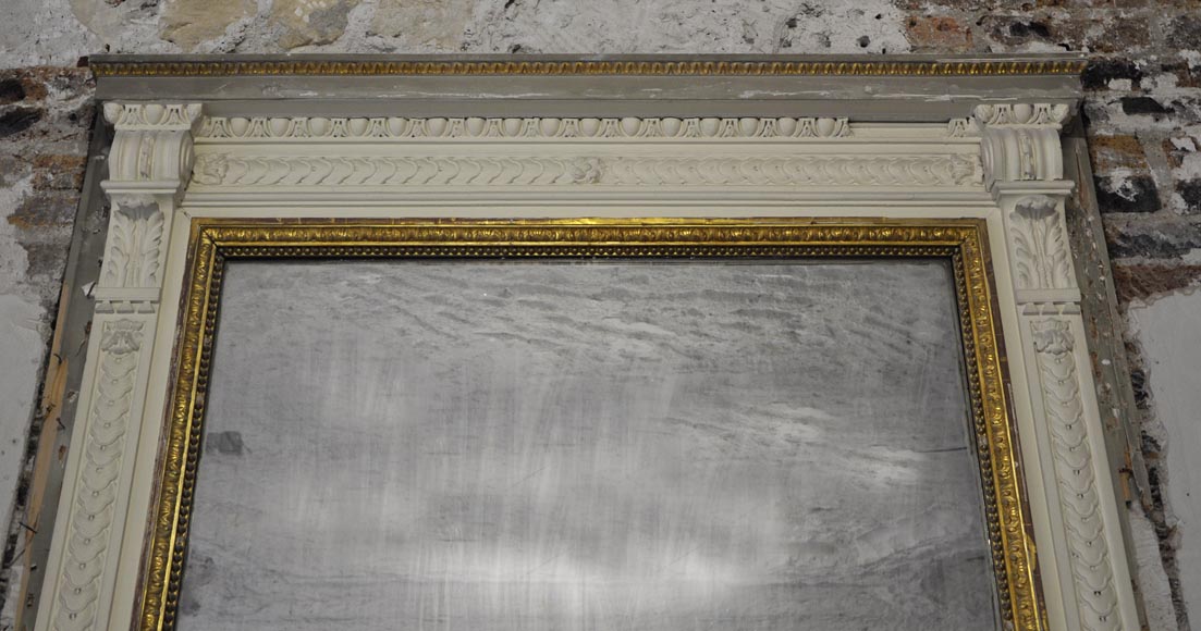 Большой камин в стиле Людовика XVI, изготовленный из белого каррарского мрамора, с чугунной внутренней вставкой и с трюмо.-12